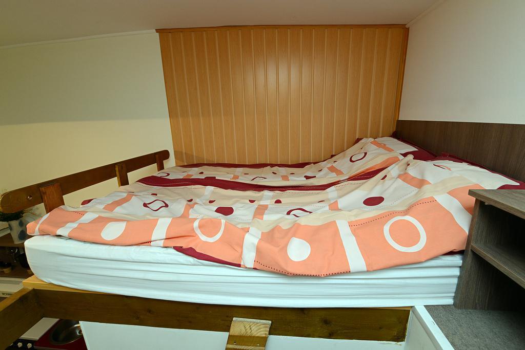 Centrum Apartman ペーチ エクステリア 写真
